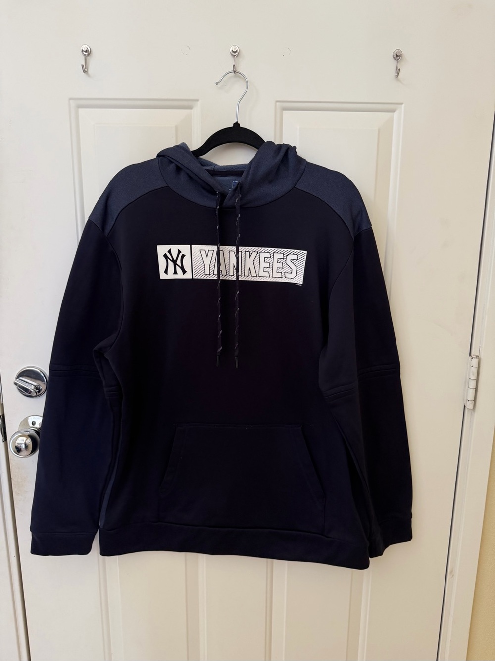 New York Yankees Authentic Collection
Men's Nike Therma MLB Pullover Hoodie Navy